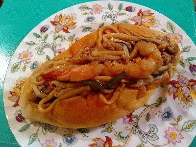 ルート271 タイ風焼きそばパン270(291).jpg